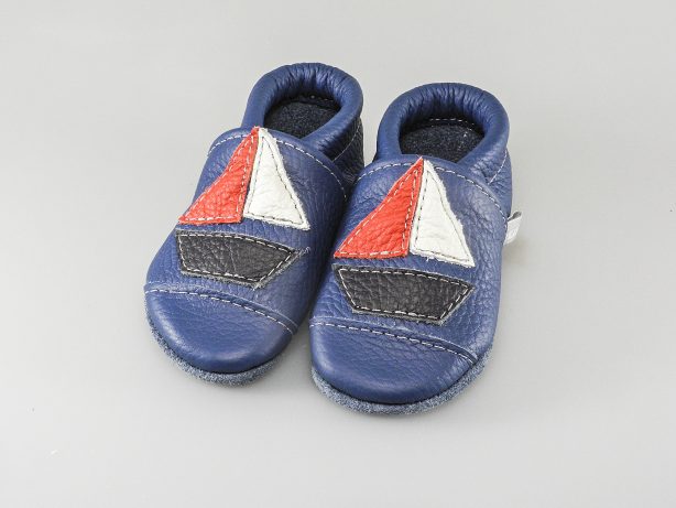 Dunkelblau Segelboot bunt